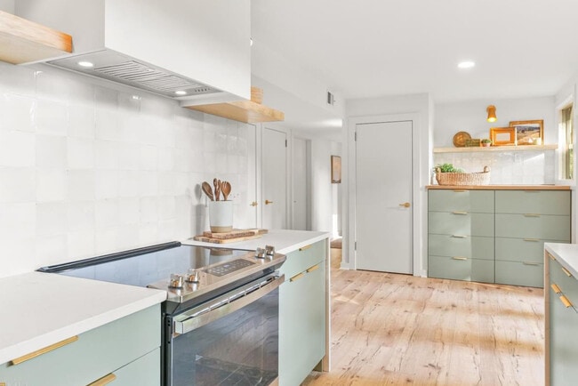 Photo - 560 Park St Pl House