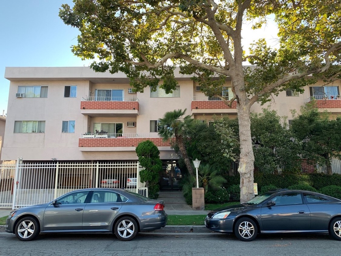 153 S Hayworth Ave, Los Angeles, CA 90048 Apartments at 153 S