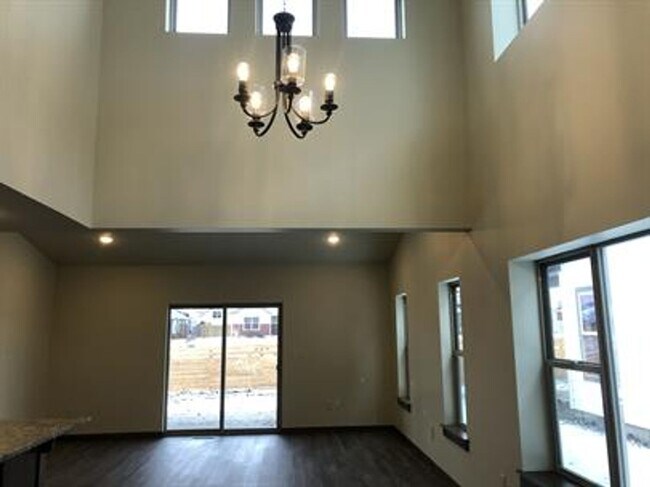 Building Photo - Spacious and Nicely Finished Townhome in Bozeman