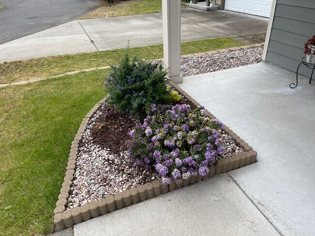 Building Photo - Beautiful 4 Bedroom in a small and exclusive neighborhood