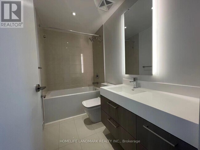 Photo du bâtiment - 1 Yorkville Ave