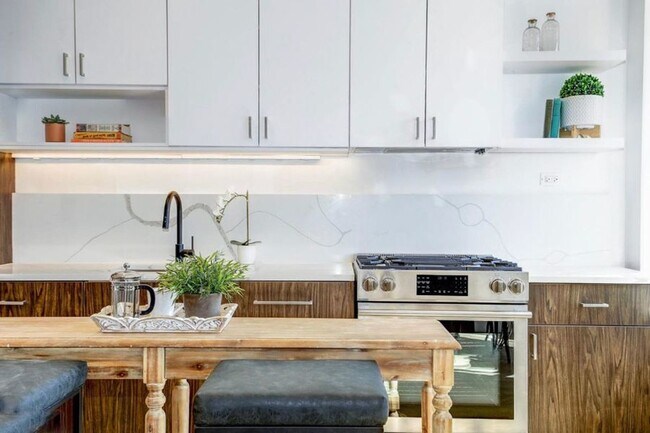 Building Photo - Meridian Hill Park Junior-One Bedroom Gem!...
