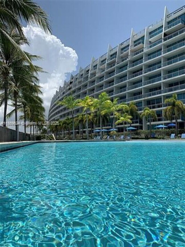 Foto del edificio - 2950 NE 188th St