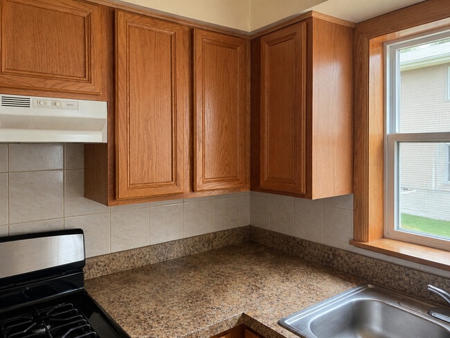 Foto del edificio - 6910 N Rosemary Ln