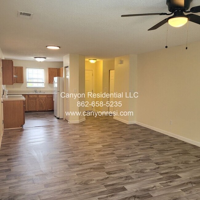 Foto del edificio - 461 Bedford Knoll Dr