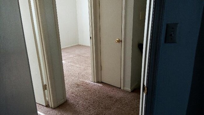 Building Photo - 421 Cumbrian Ct