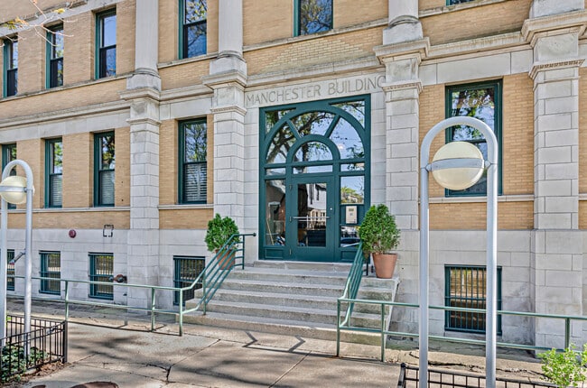 Building Photo - 2035 W Charleston St