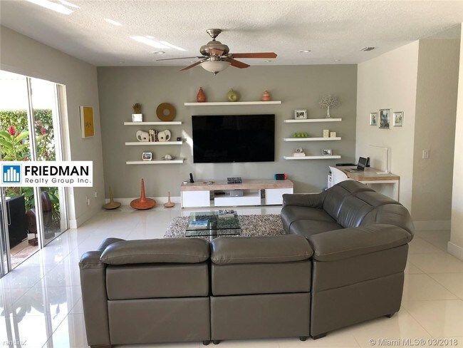 Foto del edificio - 15635 SW 16th St
