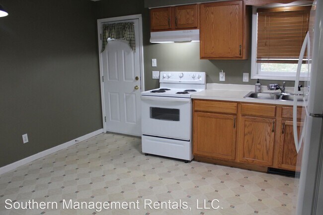Building Photo - 2 br, 1.5 bath House - 541 E Frederick St