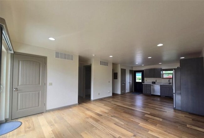 Building Photo - 143 Rachel Ave