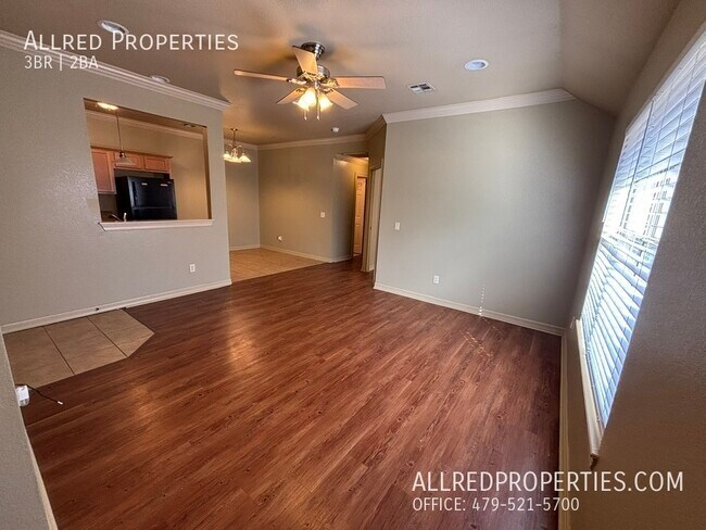 Building Photo - 24 S Ray Ave