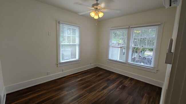 Building Photo - Royal Palm Carriage House