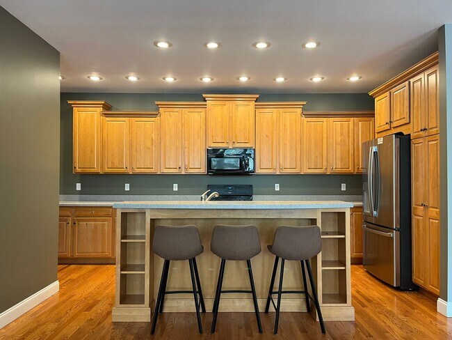 Foto del edificio - Luxury 4 Bedroom, 3.5 Bath End Unit Townho...