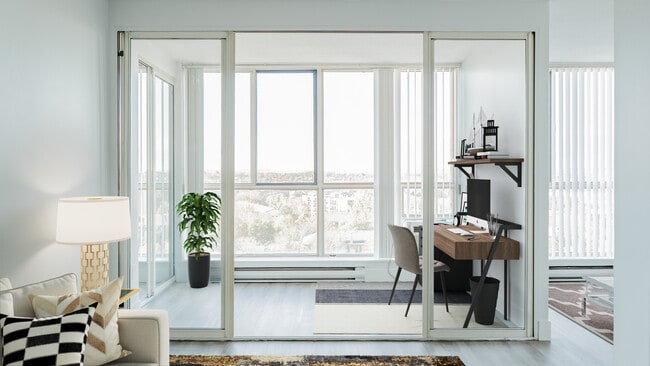 Building Photo - Lakeside Place