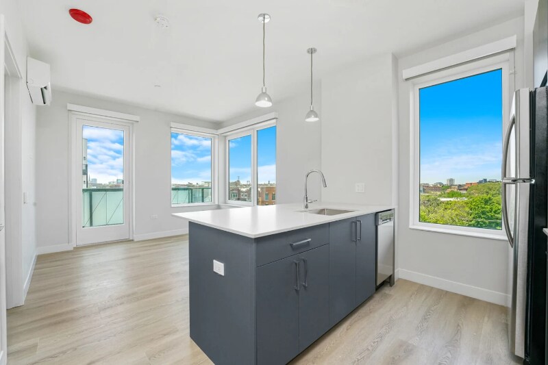 Foto principal - 650 N May St