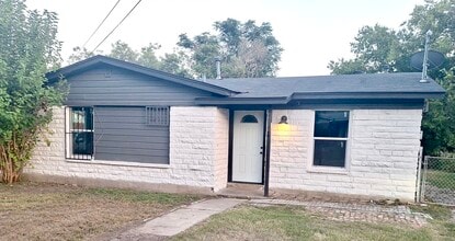 Building Photo - 4822 Hemphill Dr