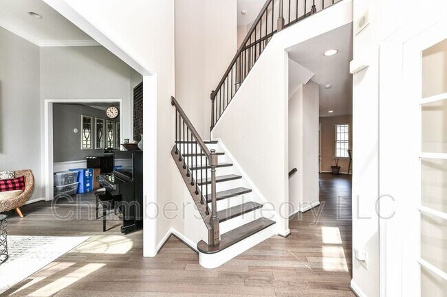 Building Photo - 2128 Haney Ln