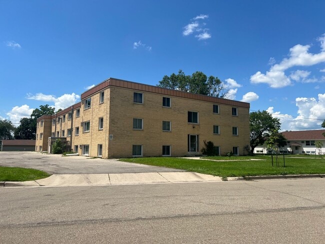 Building Photo - Eastwood Manors