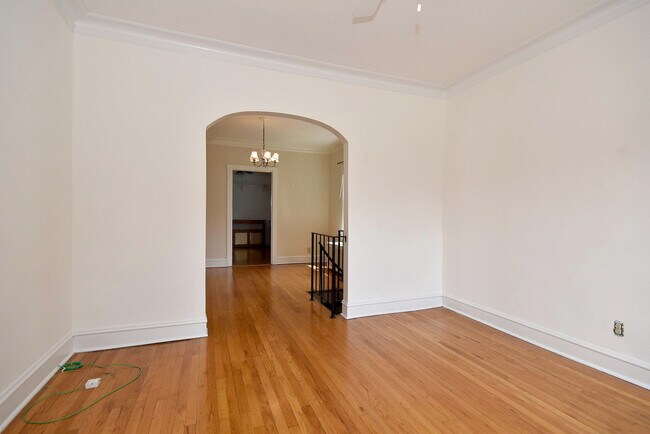 Foto del edificio - 6461 N Newark Ave