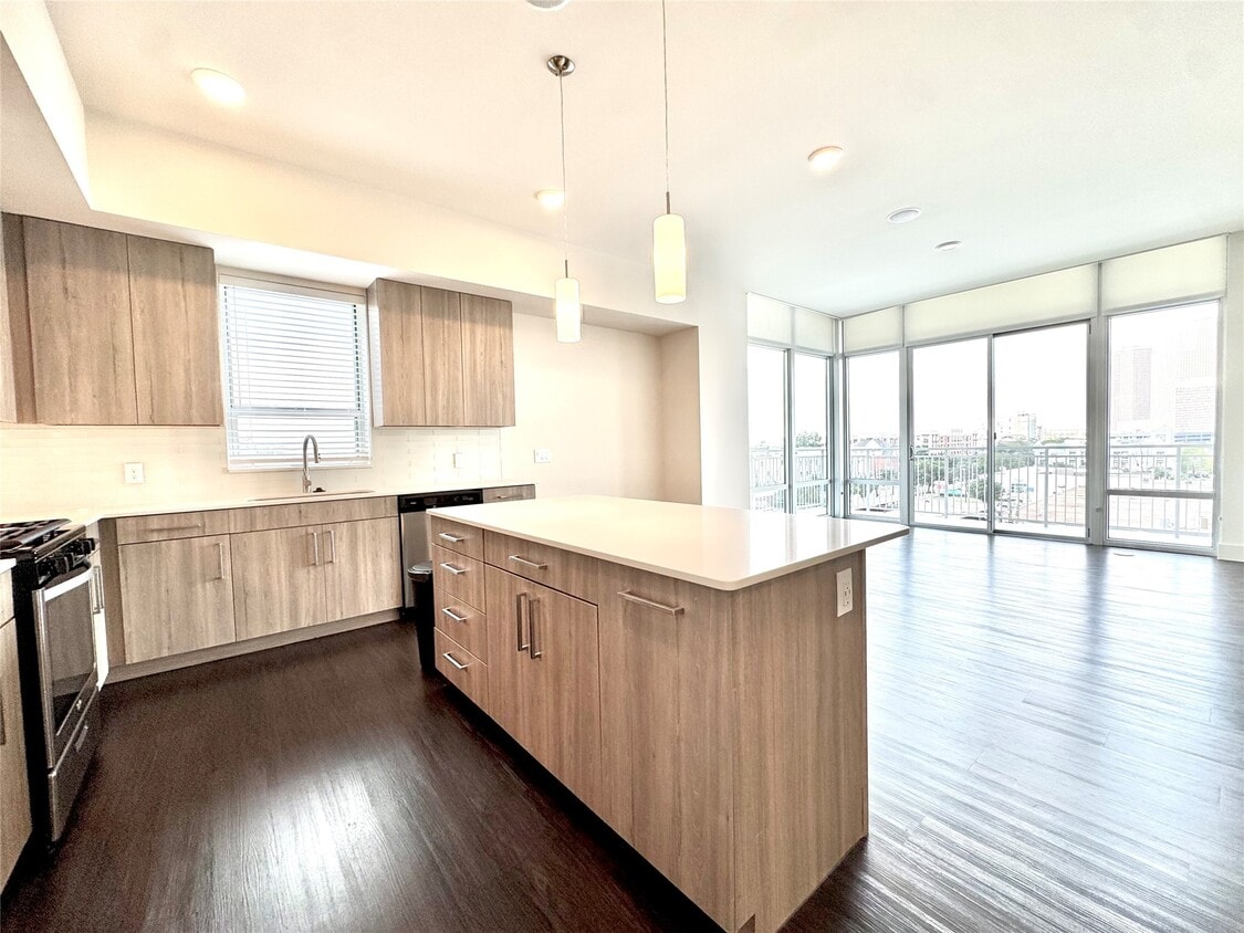 Foto principal - 3120 Smith St