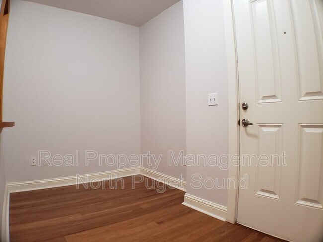 Building Photo - 18707 SE Newport Way