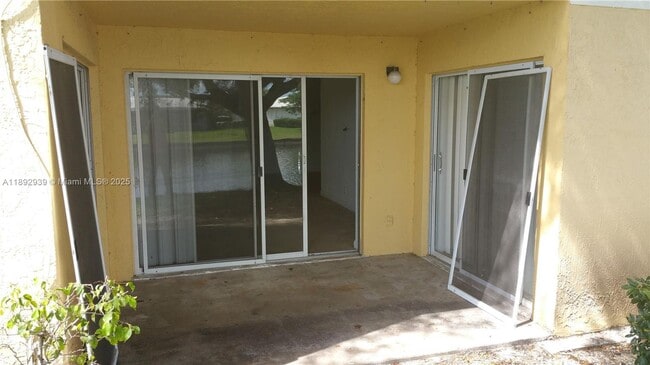 Foto del edificio - 7640 Westwood Dr