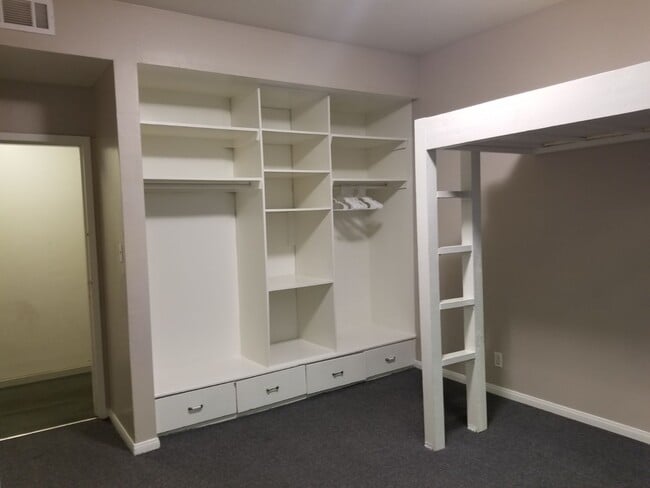Single Room Example - 515 Gayley Ave