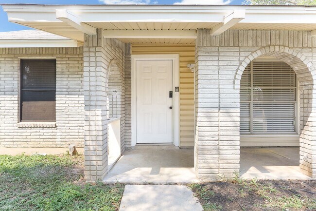 Building Photo - 3 br, 2 bath House - 2027 Leesburg St