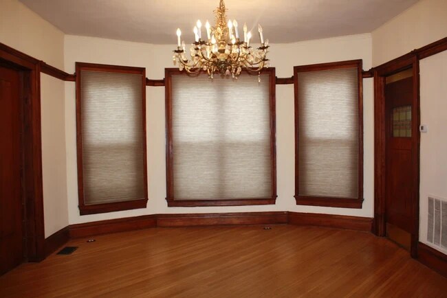 Foto del edificio - 620 N College Ave