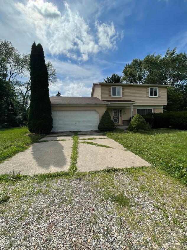 Primary Photo - Beautiful 4 Bedroom Home in Ypsilanti! - F...