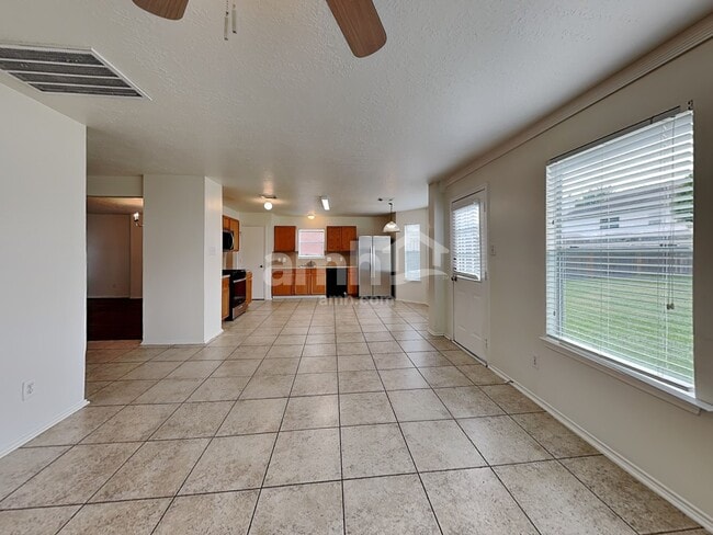 Building Photo - 16403 Lynn Crest Ct