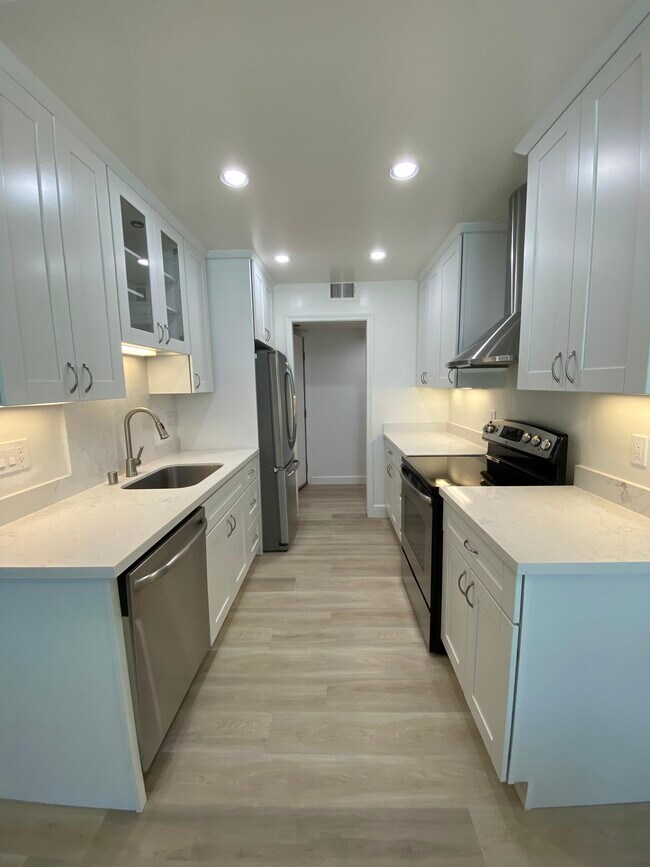 Building Photo - 183 Del Medio Ave