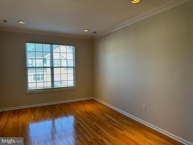 Foto del edificio - 40 Truman Ave