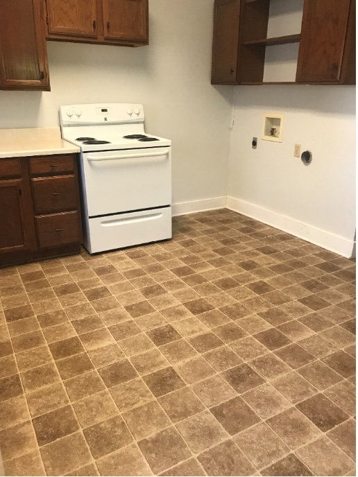 Washer/dryer hook-ups - 2216 Roanoke Ln