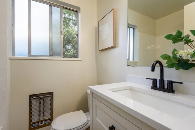 Foto del edificio - Charming Redwood City one bedroom one bath...