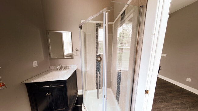 Bathroom - 928 E Colvin St