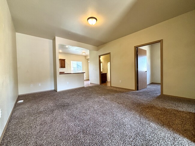 Building Photo - 929 N Bonsai Ln