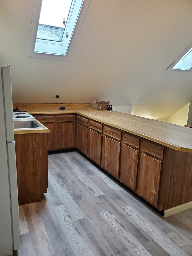 Kitchen - 216 N 4th Ave