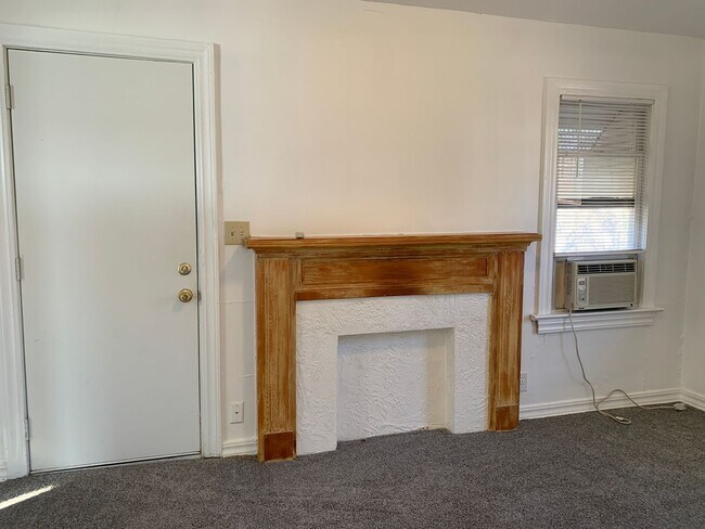 Building Photo - Adorable 1 Bedroom