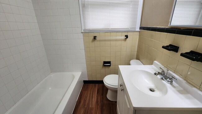 Foto del edificio - 1150 E 18th St