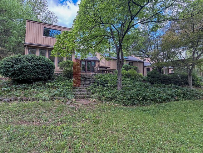 Building Photo - Furnished 4Bedroom/3Bath Home in Ivy