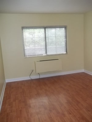 Building Photo - 400 Manda Ln