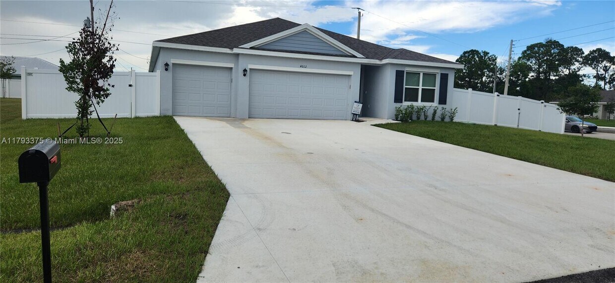 Foto principal - 4602 SW Obelisk St