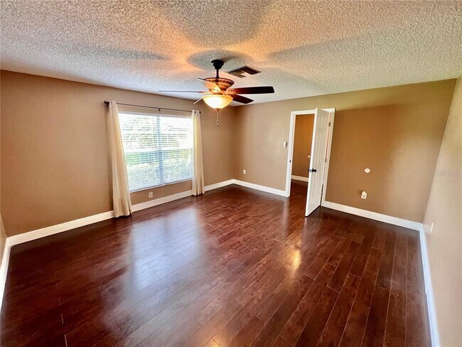 Foto del edificio - 7840 Orchid Lake Rd