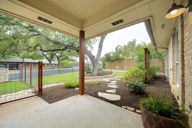 Building Photo - 1406 Radam Cir