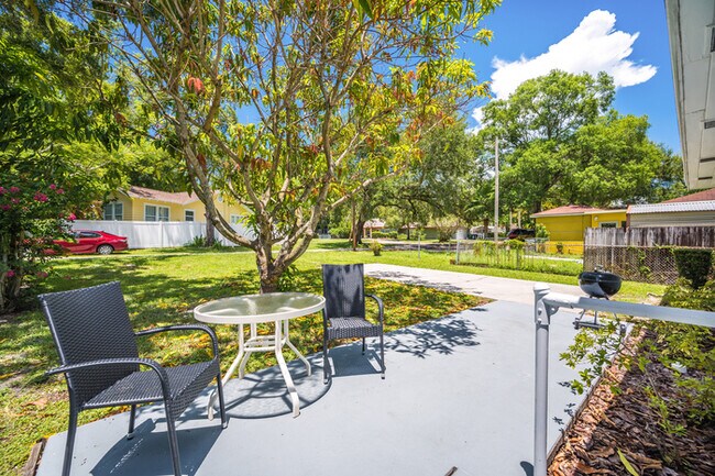 Foto del edificio - 1003 W Columbus Dr