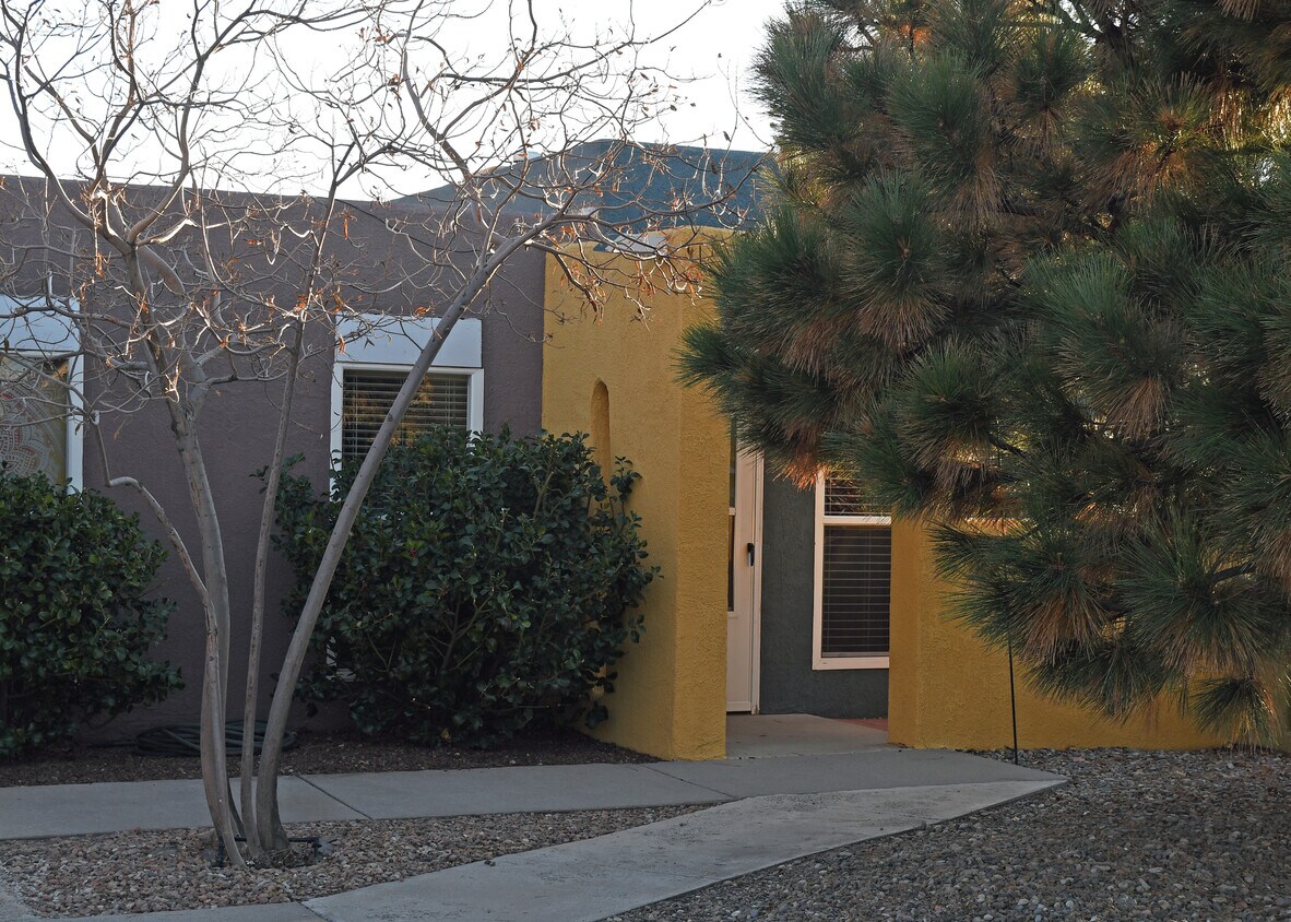 Primary Photo - 1116 Nakomis Dr NE