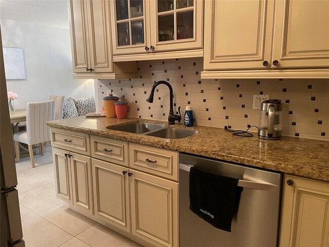 Foto del edificio - 6407 Bay Club Dr