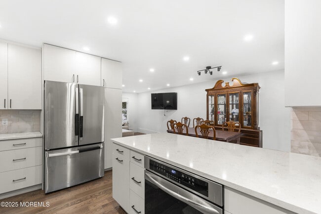 Foto del edificio - 741 Lakehurst Ave