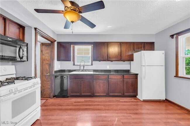 Foto del edificio - 5807 Orchard Ave
